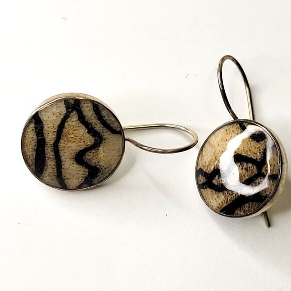 Animal Print Small Round Earrings - Picture 7 of 8